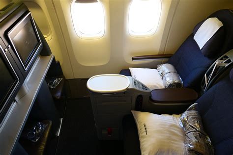 United Airlines B777 domestic First Class San Francisco to Honolulu.